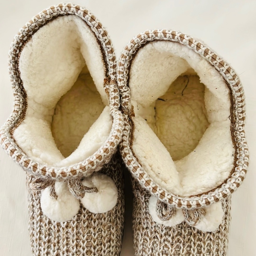 Muk Luks~Original / Slipper Bootie /  Host Pick - Picture 9 of 15